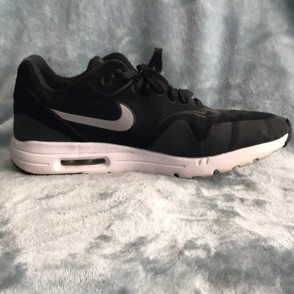 Women’s Nike Air Max - Picture 6 of 7